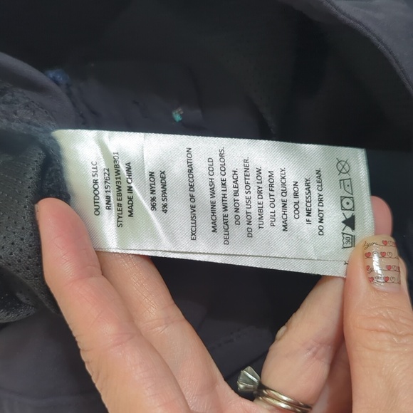 Eddie Bauer Capri Pants Color Black Size 6 Short - Picture 10 of 15